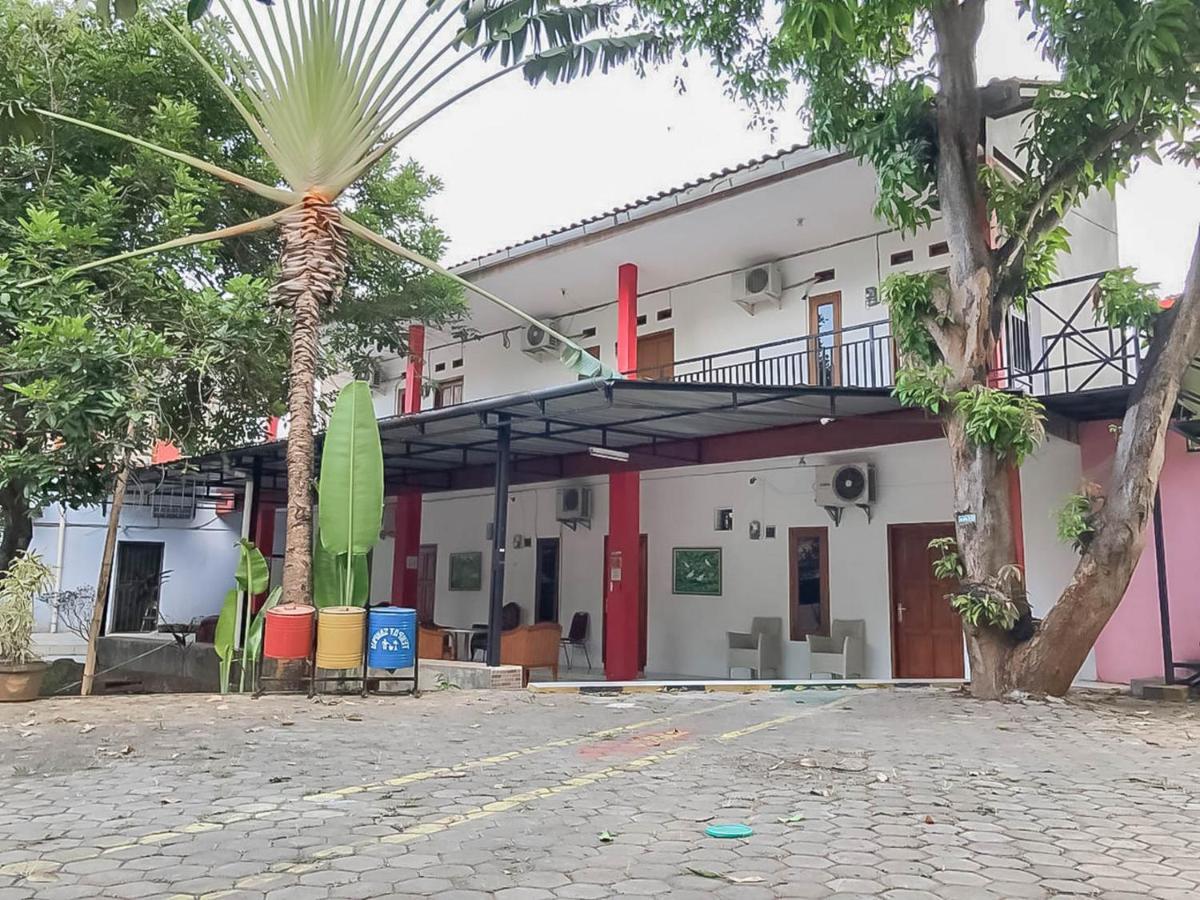 Rumah Panggung Guest House Syariah Mitra Reddoorz Cirebon Dış mekan fotoğraf